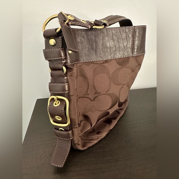 Shoulder bag in mint condition. Gold accents, purple interior. - Picture 3 of 3